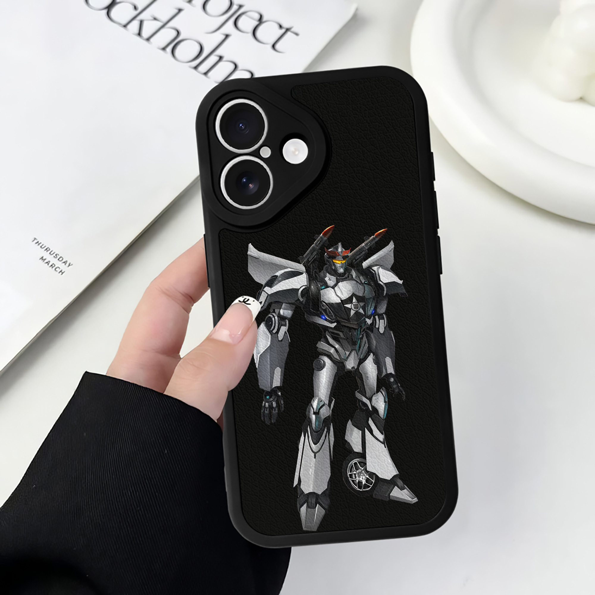 （画像用） Transformers トランスフォーマー 【iPhone 16シリーズ対応】シリコンスマホケース（レザー調） 材質：シリコン